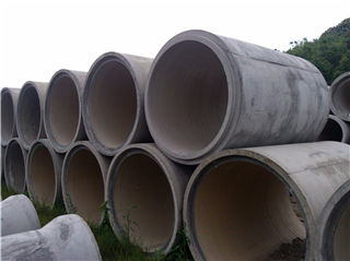 生产好的二级混凝土排水管